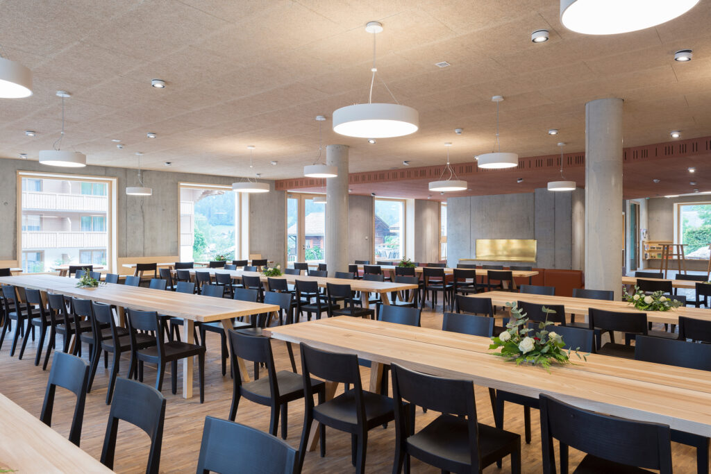 06_Jugendherberge-Gstaad-Saanenland-Restaurant-Michel_van_Grondel-04