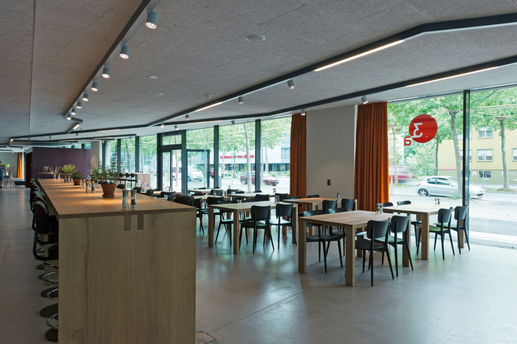 08_Jugendherberge-Interlaken-3a-Restaurant-Michel_van_Grondel-06