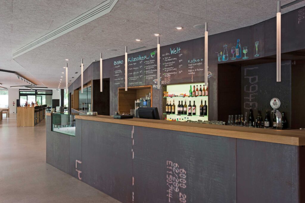 08_Jugendherberge-Interlaken-Bar-Michel_van-Grondel